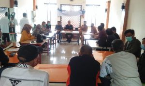 Kabupaten Bandung Barat Dilanda Korupsi, Warga dan Tokoh Masyarakat Bentuk P4KBB AMBIL SIKAP: Warga Bandung Barat membentuk P4KBB sebagai keresahan akibat kasus korupsi.