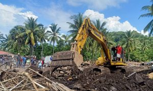 Masih Lakukan Evakuasi, Bau Amis Terus Menyeruak di Desa Lamanele NTT
