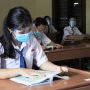 Ilustrasi: Seorang siswa sedang melakukan simulasi Pembelajaran Tatap Muka (PTM) - Sekolah Standar Nasional
