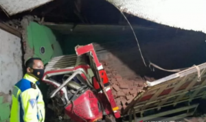 Korban jiwa akibat kecelakaan truk di Garut bertambah jadi tiga orang Korban jiwa akibat kecelakaan truk di Garut bertambah jadi tiga orang