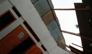 Hujan Deras Disertai Angin Puting Beliung di Rancaekek, Sejumlah Rumah Rusak dan Pohon Tumbang Hujan Deras Disertai Angin Puting Beliung di Rancaekek, Sejumlah Rumah Rusak dan Pohon Tumbang
