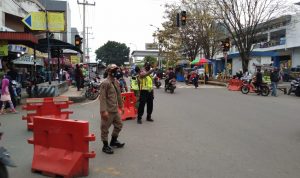 Minimalisir Kemacetan di Kawasan Alun-Alun, Polsek Cicalengka Lakukan Rekayasa Lalu Lintas Satu Arah