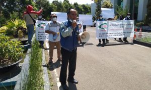 Massa Tuntut Hengky Kurniawan 'Bersih-bersih' Pemda KBB