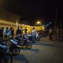 Petugas Gabungan Bubarkan Warga yang Nongkrong Malam Hari di Kawasan Dwipapuri