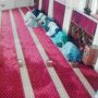 Bukannya Solat, Wanita Berjilbab Merah Ini Malah Nyopet