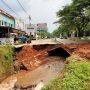 Jalan Boulevard Depok Ambruk, Dewan Ingatkan Pentingnya Menjaga Fungsi Alam