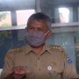 Camat Coblong, Krinda Hamidipradja ketika ditemui di kantornya. Dirinya menjelaskan soal penertiban PKL di kawasan Hasanuddin, Kelurahan Lebak Gede, Senin lalu. Foto : Boy Darmawan / Jabar Ekspres.