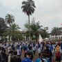 Tolak Omnibus Law dan Pencicilan THR, Puluhan Buruh Demonstrasi di Gedung Sate Bandung
