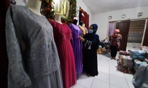 Covid-19 Tak Surutkan Euforia Lebaran, Pengrajin Busana Muslim Melimpah Orderan