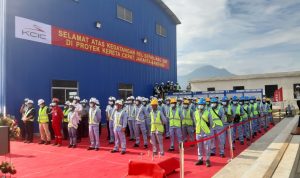 Proyek KCIC di Depo Tegalluar Mulai Dipasang Batang Rel dengan Panjang 50 Meter