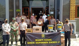 Perwira Siswa Lemdiklat Polri Serahkan Bantuan Alkes ke Berbagai Fasilitas Umum Perwira Siswa Lemdiklat Polri Serahkan Bantuan Alkes ke Berbagai Fasilitas Umum