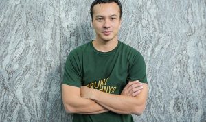 Vaksinasi Aktor Nicholas Saputra Didampingi Presiden