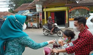 Ketua TP PKK Kecamatan Cimanggung Lakukan Kegiatan Berirama Guna Membantu Sesama