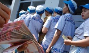 Pemerintah akan menjatuhkan sanksi denda kepada perusahaan yang terlambat membayar tunjangan hari raya atau THR sesuai ketentuan waktu yang telah diatur.