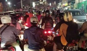 kondisi jalur Puncak Bogor terjadi kemacetan total pada Sabtu malam, (15/5) (Foto: Nitizen)