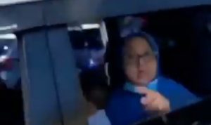 Viral! Tidak Terima Diputar Balik, Pemudik Ini Marah ke Petugas Pakai Bahasa Kebun Binatang Viral! Tidak Terima Diputar Balik, Pemudik Ini Marah ke Petugas Pakai Bahasa Kebun Binatang