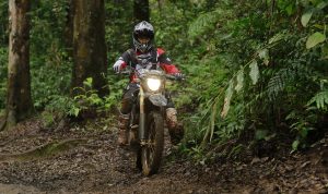 5 Perlengkapan Riding Gear Wajib Saat Berkendara Offroad