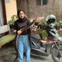 Icha, pemilik ular jenis king kobra. Foto: Sandi Nugraha.