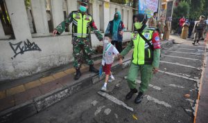 Kembali ke Sekolah, Siswa di Cimahi "Diantar Hansip"