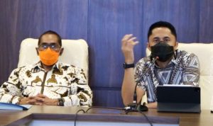 SIAPKAN PROGRAM: Plt Bupati Bandung Barat Hengki Kurniawan (kanan) didampingi Kepala Bappelitbangda KBB, Asep Wahyu saat rakor pembahasan RKPD 2022 yang fokus untuk pemulihan ekonomi.
