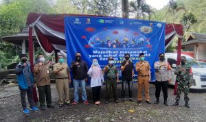 VAKSINASI CEGAH COVID: Sejumlah unsur yang terlibat dalam pelaksanaan vaksinasi warga di sekitar Gunung Puntang.