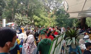 Pengunjung Kebun Binatang Bandung Membludak, Polsek Coblong Lakukan Rekayasa Lalin