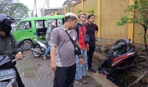 Angkot Tabrak puluhan pengendara