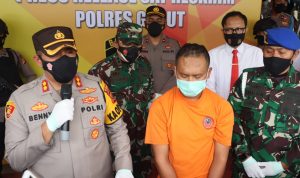 Preman Garut Dadang Buaya Terancam Hukuman 10 Tahun Penjara Pelaku penyerang Koramil dan Polres Pameungpeuk Kabupaten Garut Dadang Buaya dan Herdiawan akhirnya ditetapkan sebagai tersangka.