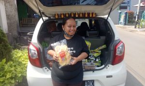 Mengisi Waktu Luang, Nining Yuningsih 'Ceu Edoh' Giat Jual Kicimpring Mengisi Waktu Luang, Nining Yuningsih 'Ceu Edoh' Giat Jual Kicimpring