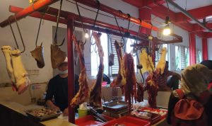 Ilustrasi penjual daging sapi di pasar. (Istimewa)