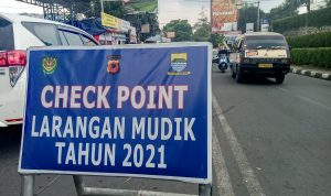 Tidak Tahu Syarat Aturan Perjalanan, Banyak Kendaraan Menuju Lembang Diputarbalik Petugas