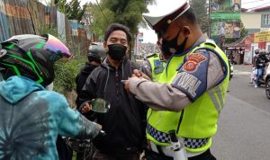 Akhir Pekan, Ratusan Kendaraan dari Luar Bandung yang Menuju Lembang Diminta Putar Balik