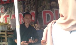 Dukung Aturan Pemerintah dengan Tak Pulang Kampung, Seorang Penjual Durian di Cicalengka Ini Menyesal