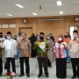 Para Guru Ngaji terima pembinaan sekaligus terima simbolis berupa bantuan dari Baznas Provinsi Jawa Barat dan Baznas Kota Cimahi, Aula Gedung A Pemkot Cimahi, Jumat (21/5). (Intan Aida/Jabar Ekspres)