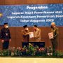 Pelaksana Tugas (Plt) Wali Kota Cimahi, Ngatiyana dan Ketua DPRD Kota Cimahi, Achmad Zulkarnain menerima penghargaan dari Badan Pemeriksa Keuangan (BPK) Jawa Barat dalam meraih Opini WTP untuk kedelapan kalinya, di Kantor BPK Jawa Barat, Jumat (21/5).(Intan Aida/Jabar Ekspres)