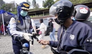 Ilustrasi penegakan disiplin PSBB yang dilakukan pihak Dishub.