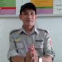 Kepala Seksi (Kasi) Kesejahteraan Desa Panenjoan, Handi Suhandi di kantor, Jumat (28/5). (Yanuar Baswata/Jabar Ekspres)