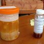 Eco Enzyme buatan warga Cipageran Asri, (kiri) proses pembuatannya, (kanan) hasil jadi dari produk eco enzym buatan warga. (Intan Aida/Jabar Ekspres)