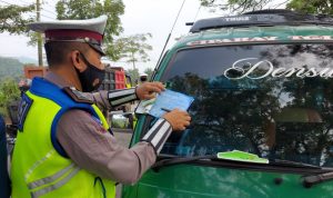 Puluhan Supir Angkot Tak Memiliki SIM