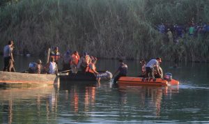 Helikopter Jatuh di Danau Cimanggis, Diduga untuk Pelatihan Calon Pilot Helikopter Jatuh di Danau Cimanggis, Diduga untuk Pelatihan Calon Pilot