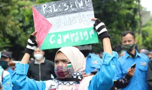 Para Buruh Ungkapkan Aspirasi Haknya Pada Aksi Bela Palestina, Samakan TKA dengan Zionis Para Buruh Ungkapkan Aspirasi Haknya Pada Aksi Bela Palestina, Samakan TKA dengan Zionis