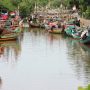 Ada-ada saja! di Darat Disekat, Nelayan Asal Mundu Nekat Mudik Naik Perahu