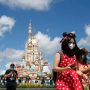 Antusiasme Warga Sambut Disneyland yang Kembali Buka