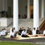 Presiden dan Ibu Negara Salat Id di Istana Negara