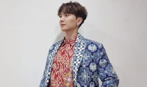 Leeteuk pakai batik. Foto: ig xxteukxx