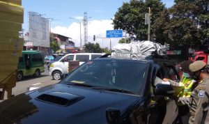 Tak Bawa Kelengkapan Dokumen, 17 Kendaraan Diminta Putar Balik di Gerbang Tol Buah Batu