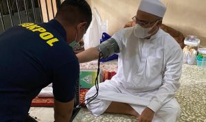 Habib Rizieq Shihab saat diperiksa kesehatannya. (Istimewa)