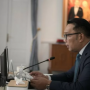 Gubernur Jawa Barat Ridwan Kamil saat menghadiri halalbihalal bersama Otoritas Jasa Keuangan (OJK) Provinsi Jabar dan Kantor Perwakilan Bank Indonesia Jabar via konferensi video di Gedung Pakuan, Kota Bandung, Jumat (21/5/2021). ANTARA/HO-Humas Pemprov Jabar.