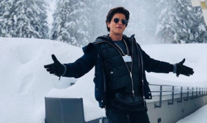 Shah Rukh Khan Jawab Isu Berselingkuh dengan Priyanka Chopra
