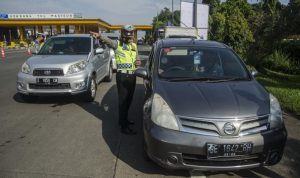 Bawa Penumpang Mudik, Tiga Travel Gelap Ini Ditahan Bawa Penumpang Mudik, Tiga Travel Gelap Ini Ditahan